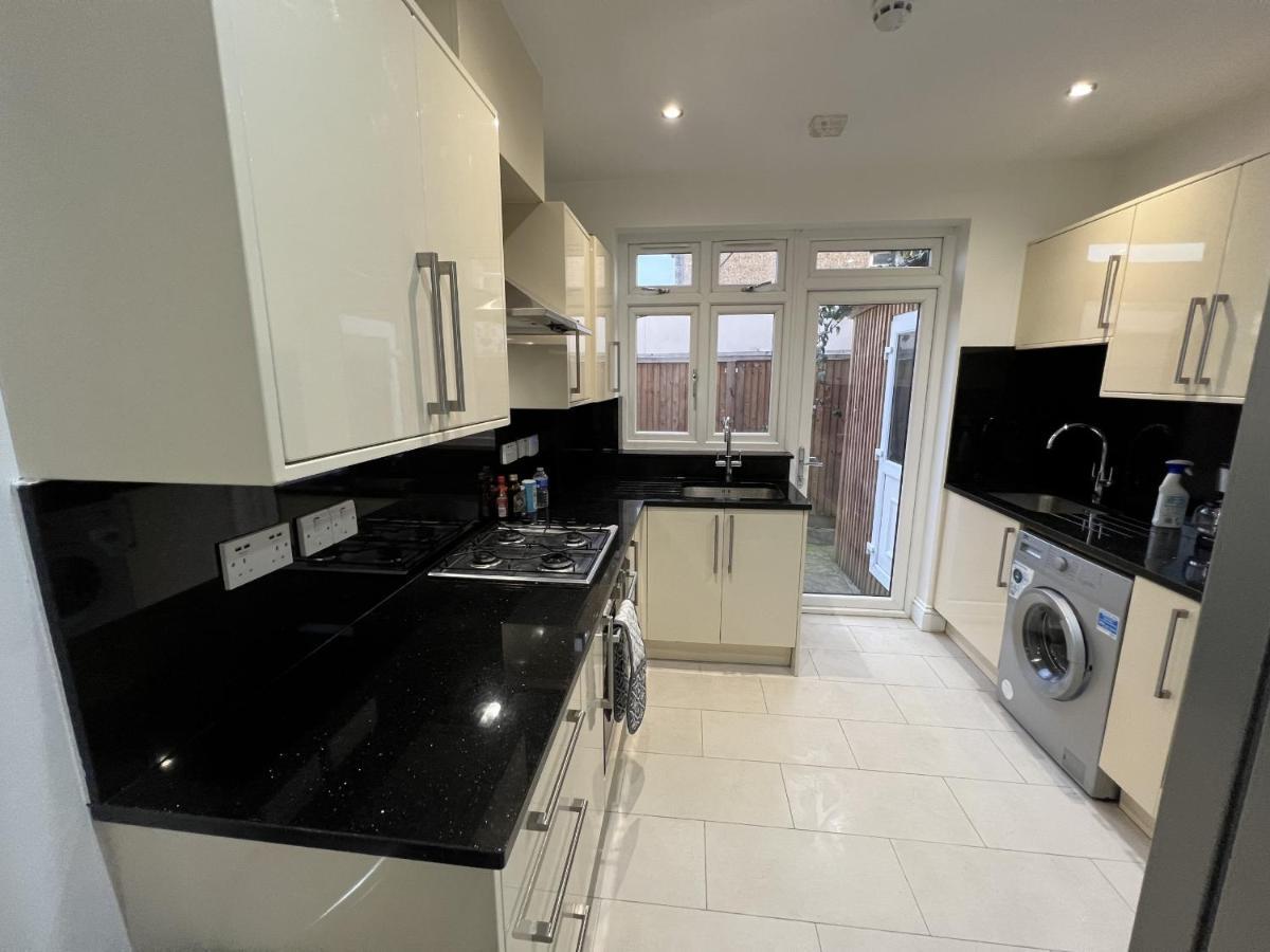 4 Wharncliffe Drive *