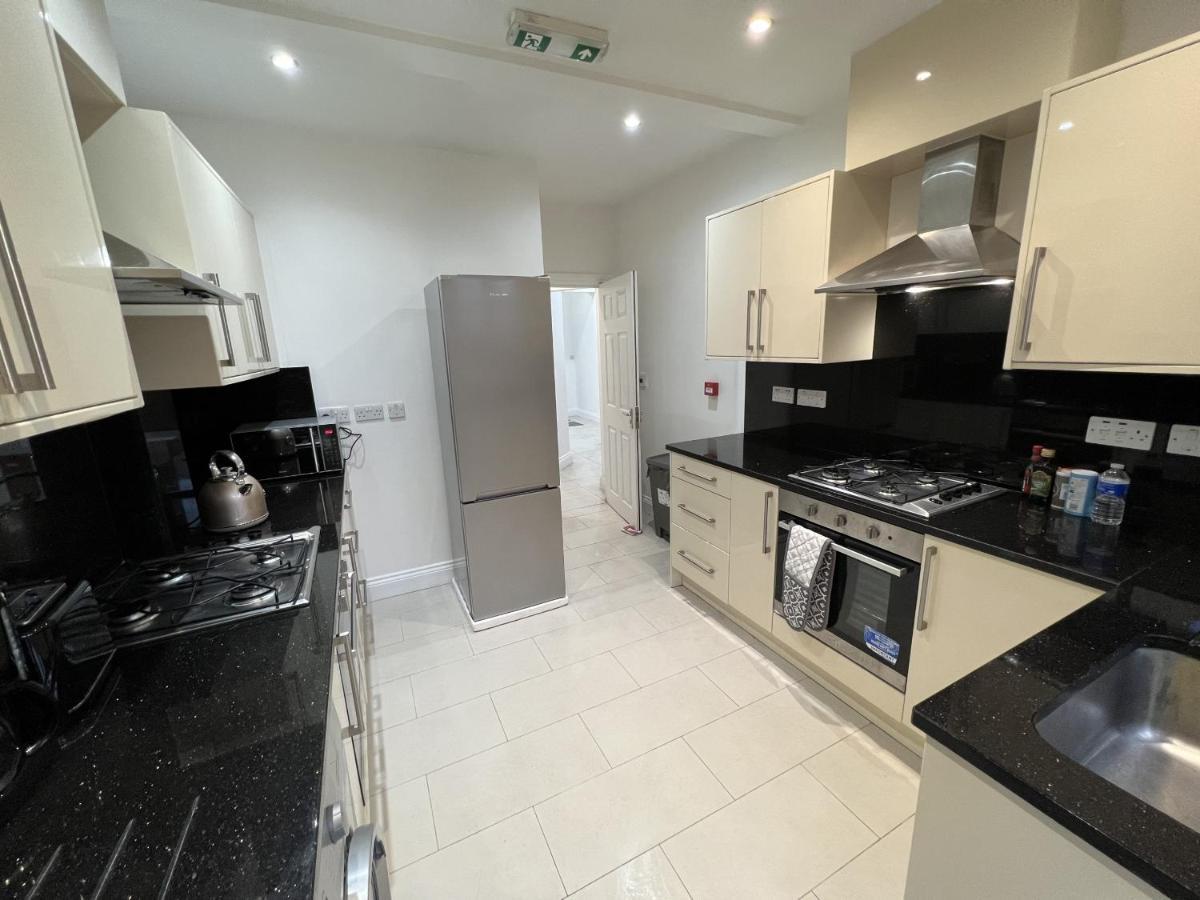 4 Wharncliffe Drive Guest house *