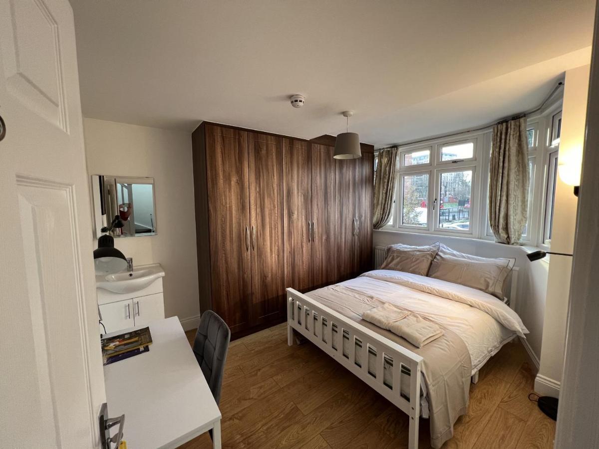 Guest house 4 Wharncliffe Drive