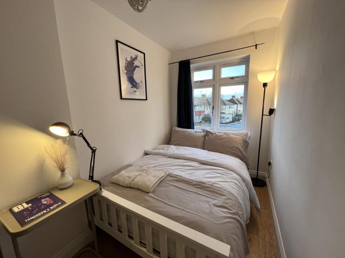 Guest house 4 Wharncliffe Drive *