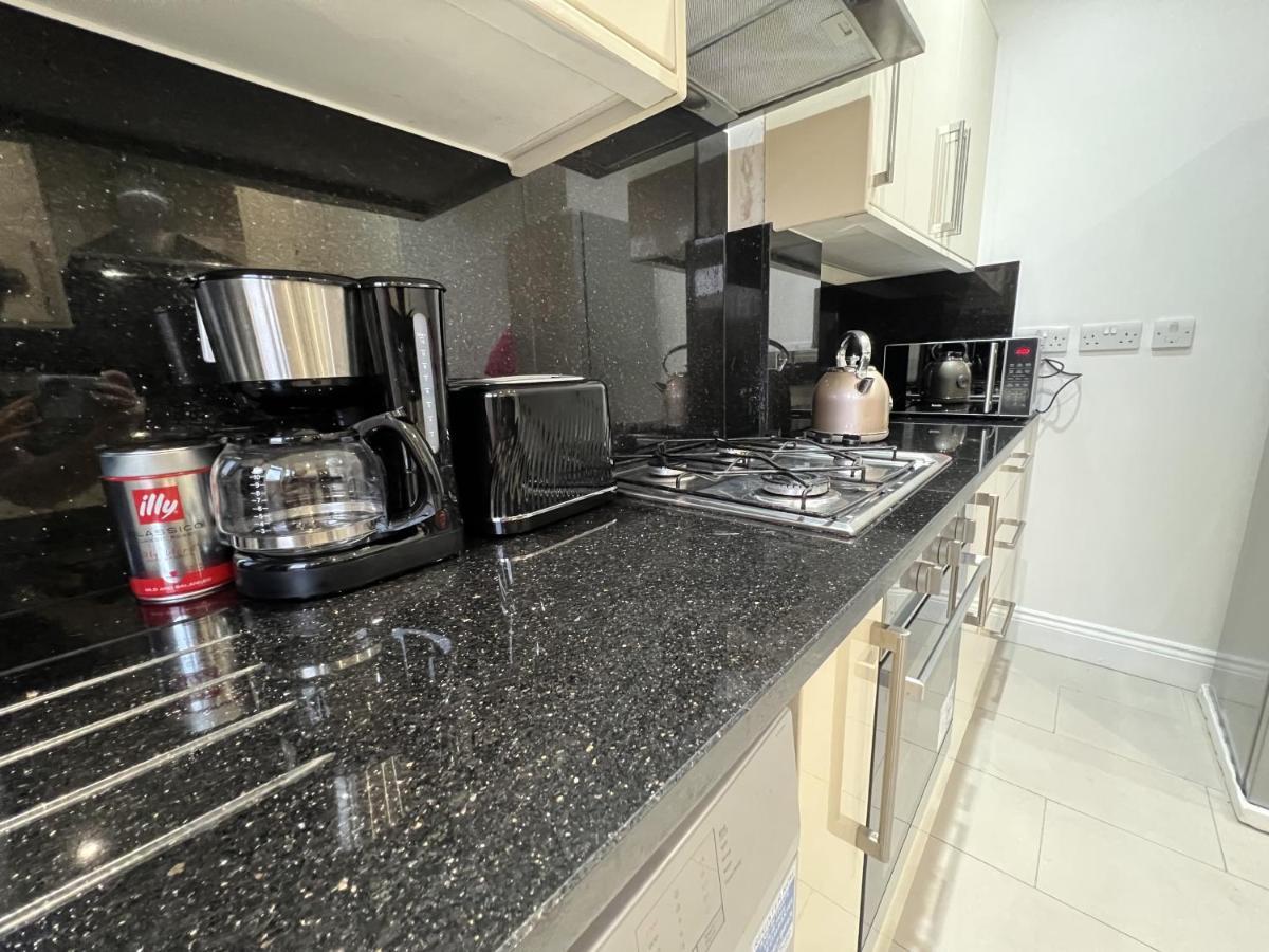 4 Wharncliffe Drive Guest house