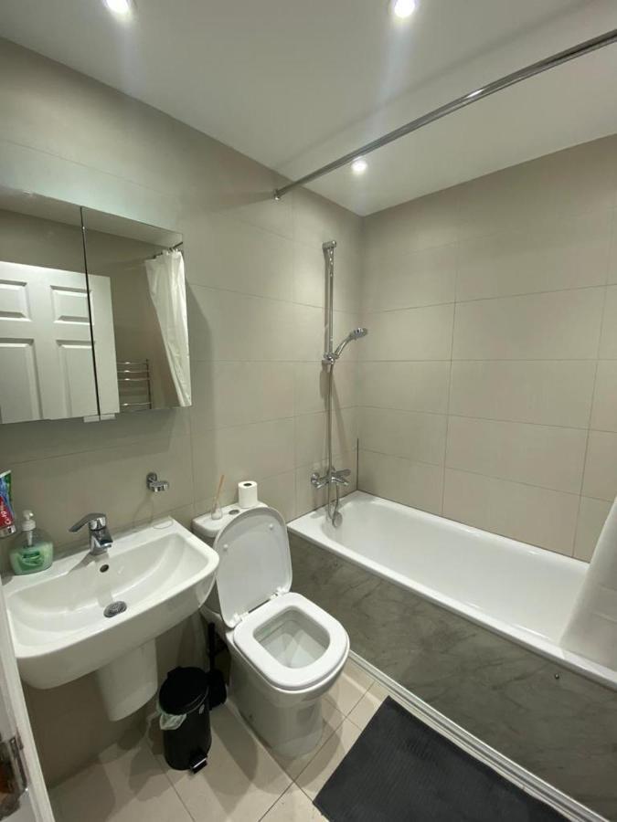 4 Wharncliffe Drive *