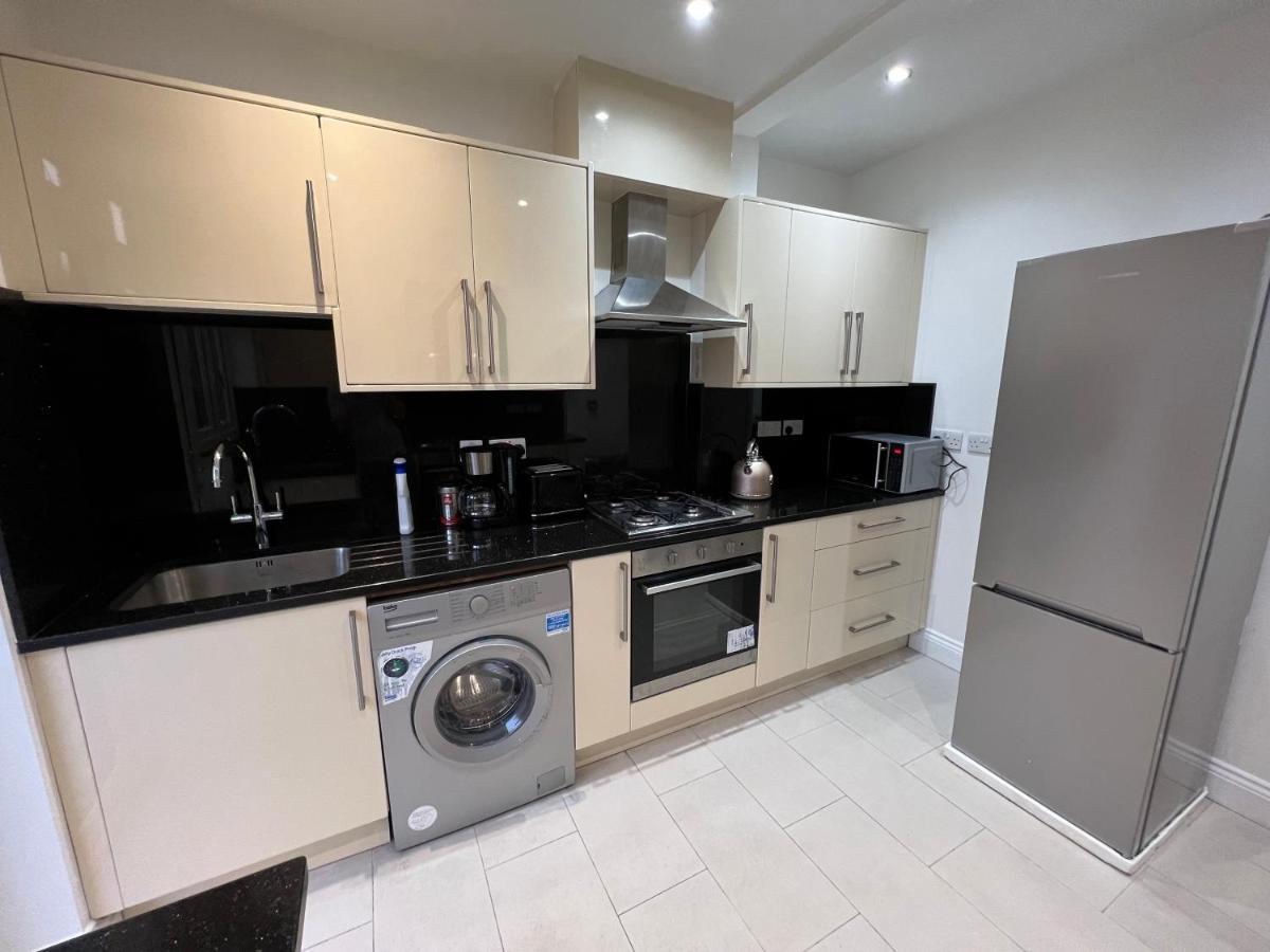 4 Wharncliffe Drive Guest house Hanwell