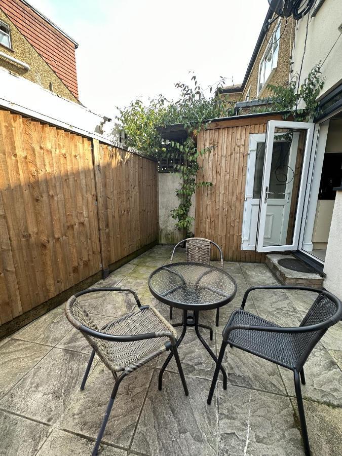 Guest house 4 Wharncliffe Drive