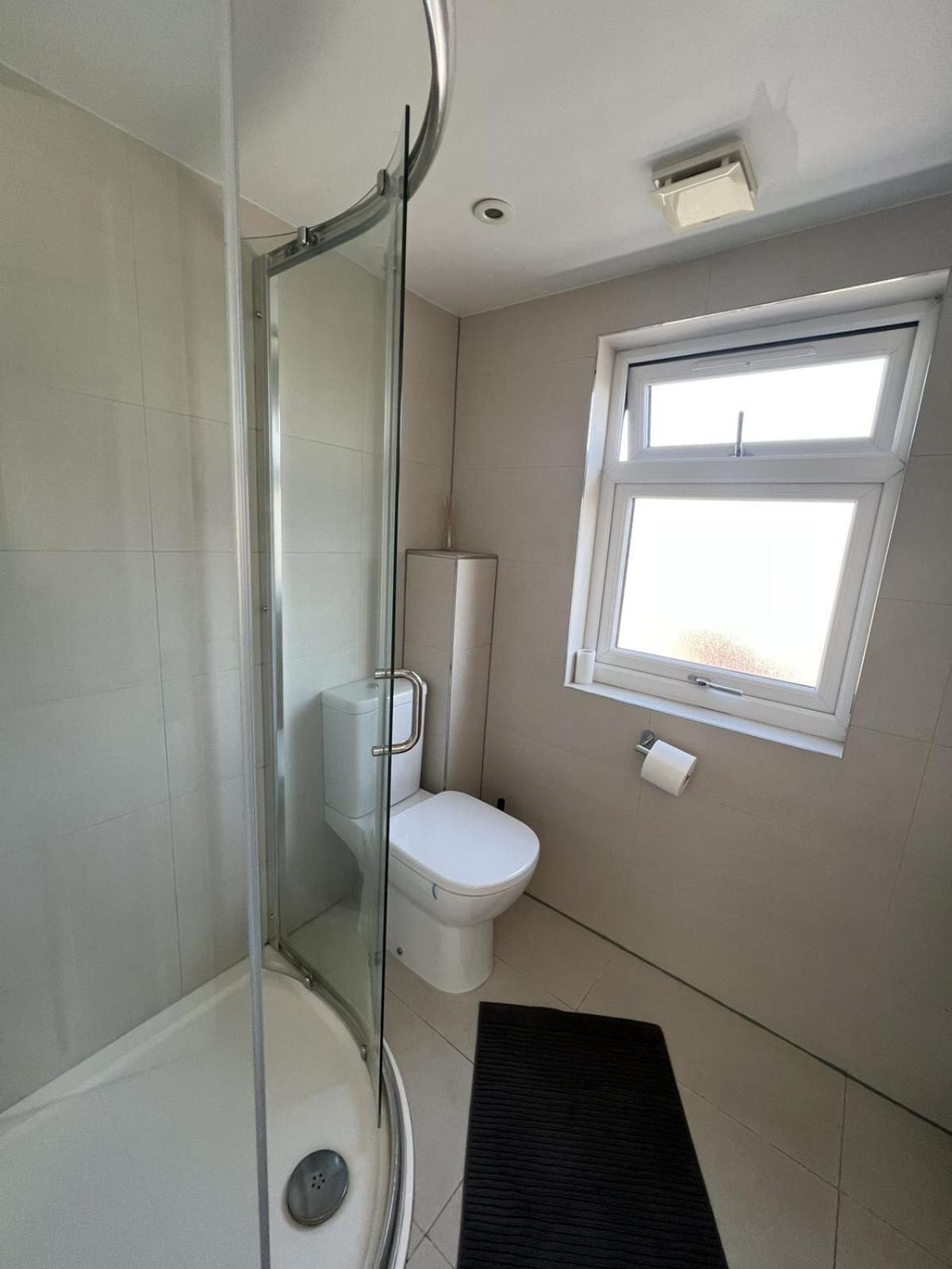 4 Wharncliffe Drive Guest house *