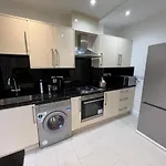 4 Wharncliffe Drive
