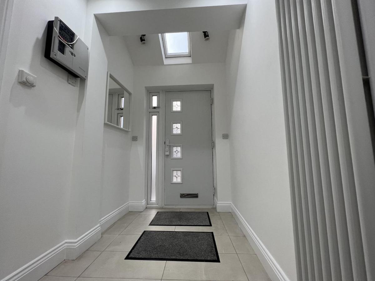 Guest house 4 Wharncliffe Drive