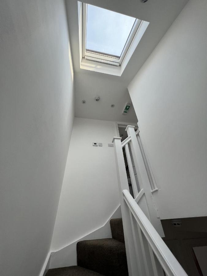 4 Wharncliffe Drive * Hanwell