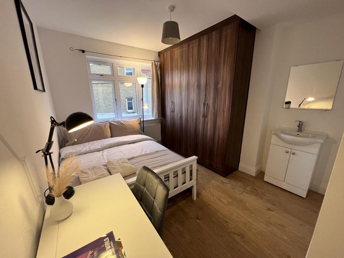 Guest house 4 Wharncliffe Drive *