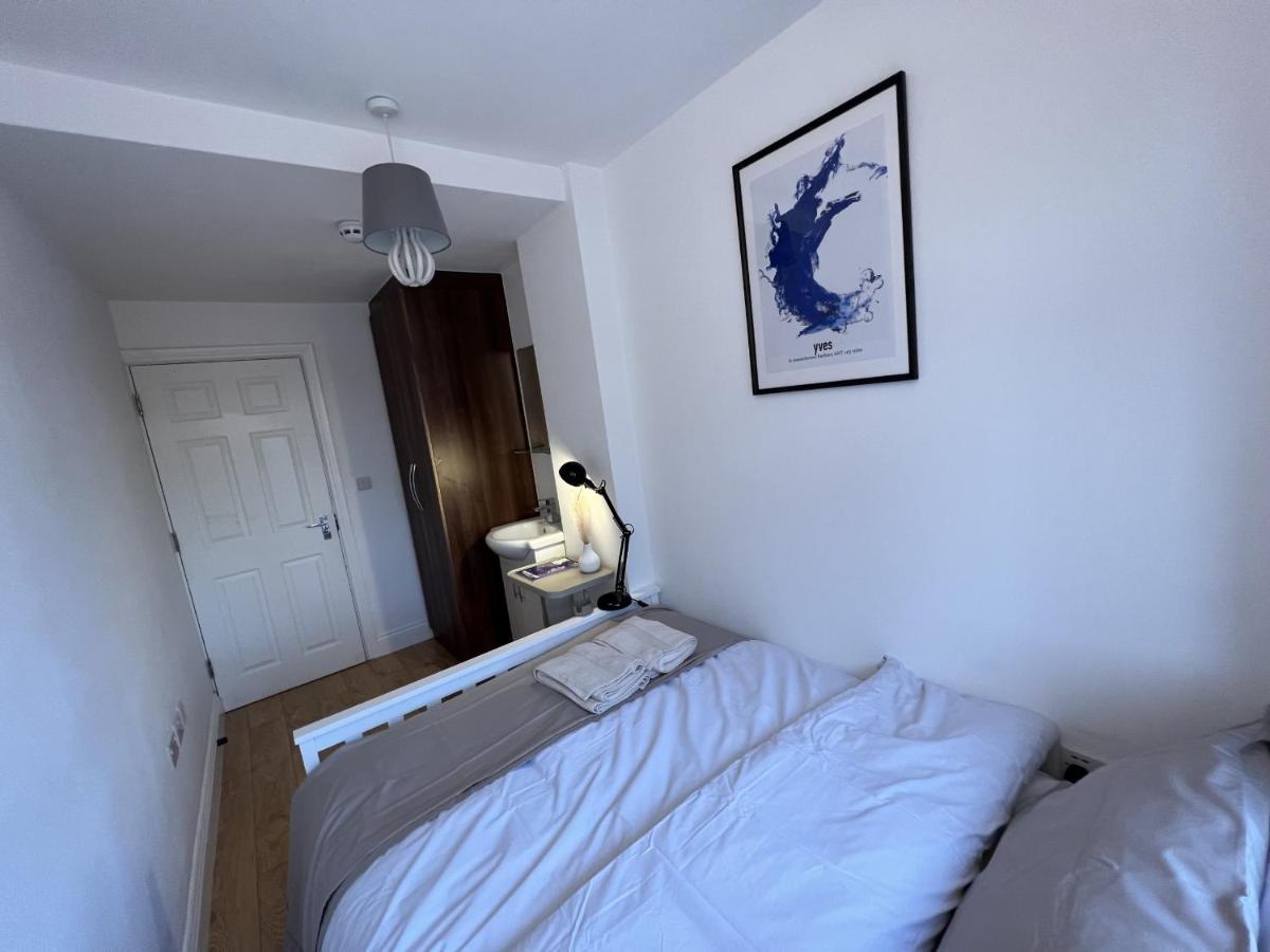 Guest house 4 Wharncliffe Drive *