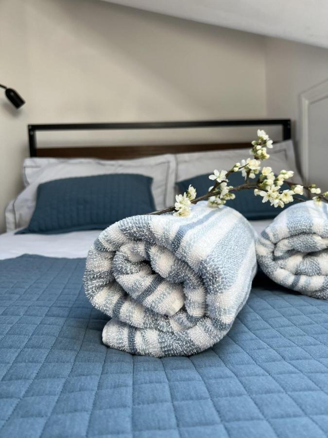 Guest house 4 Wharncliffe Drive *
